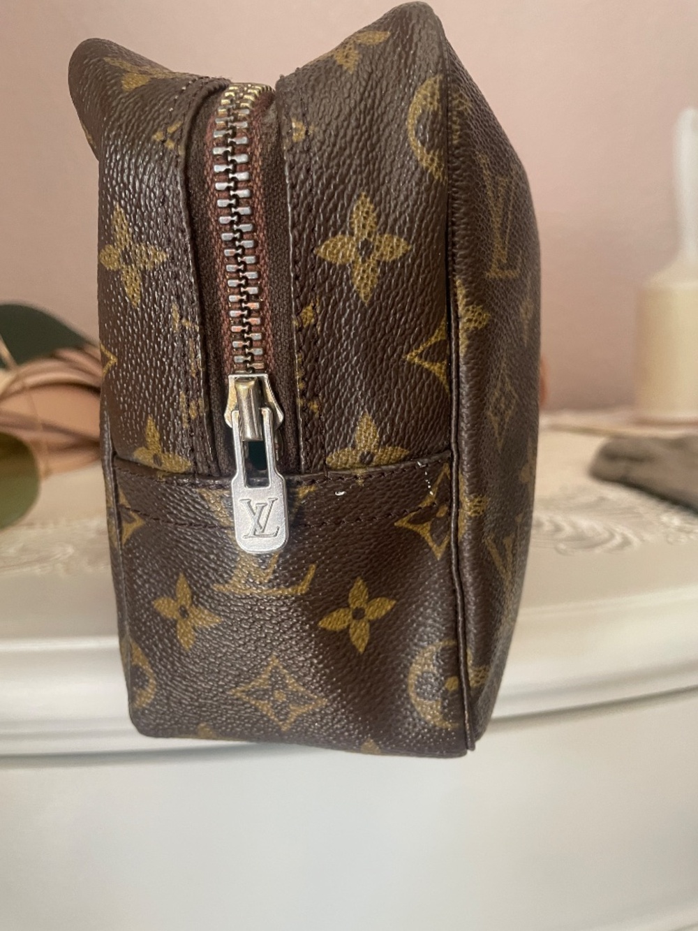Louis Vuttion large cosmetic/toiletry bag - Picture 2 of 9